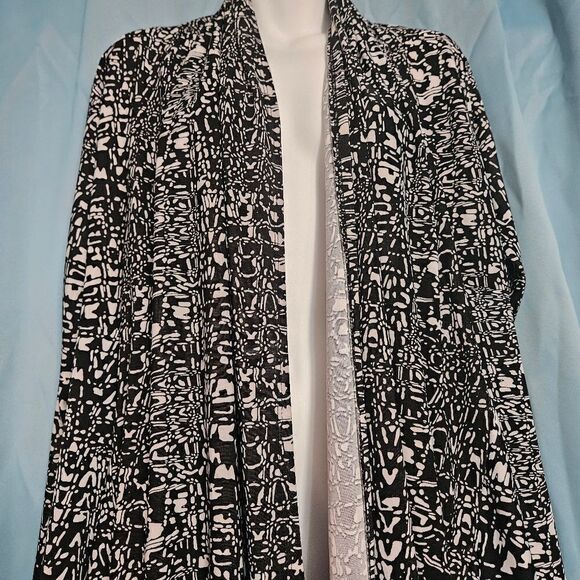 Isabella Rodriguez sweater - Picture 2 of 5